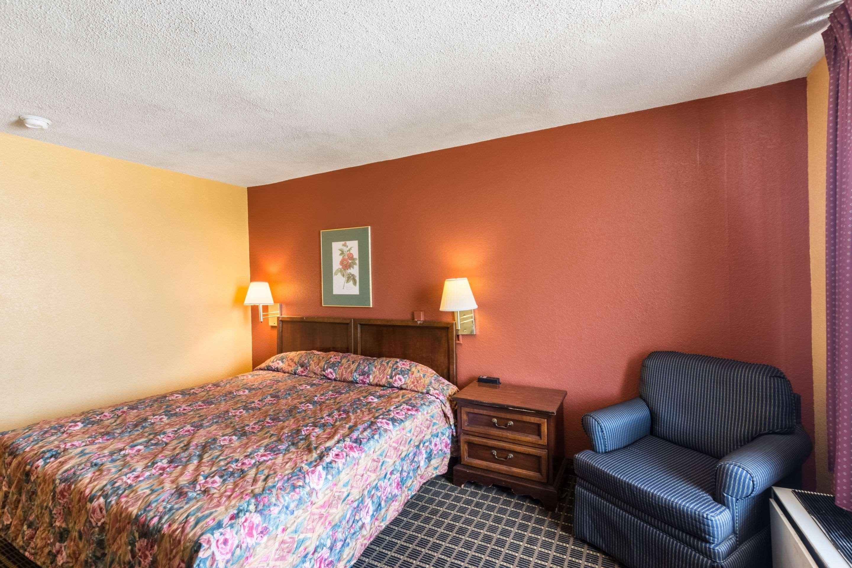 Econo Lodge Inn & Suites Orangeburg Exterior photo