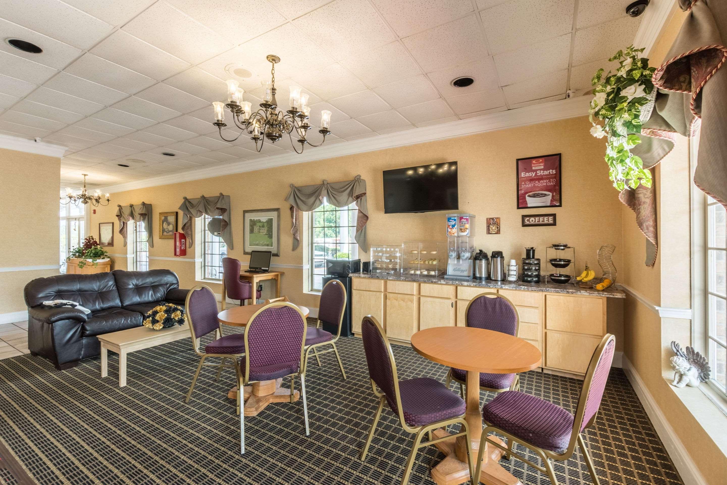 Econo Lodge Inn & Suites Orangeburg Exterior photo