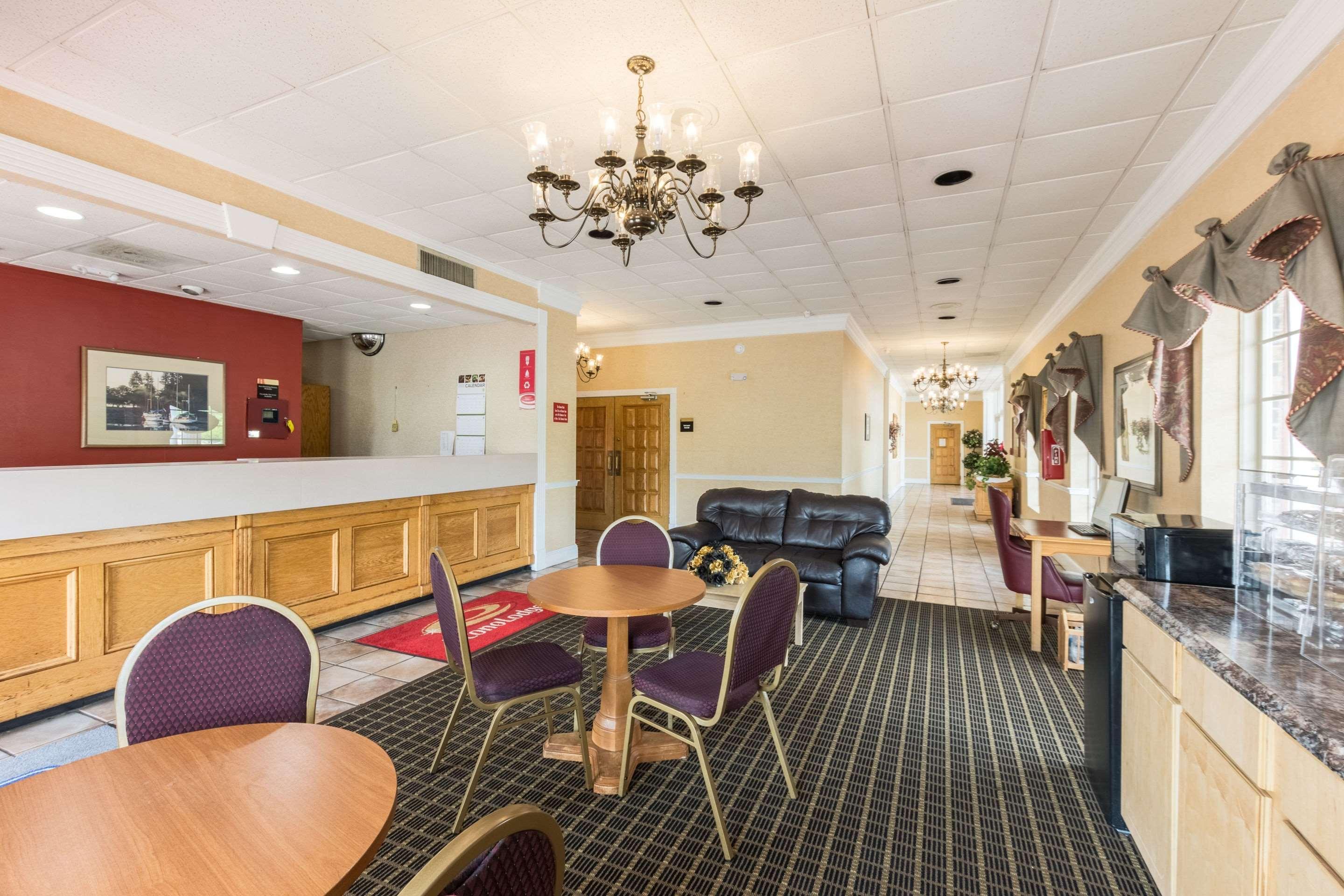 Econo Lodge Inn & Suites Orangeburg Exterior photo