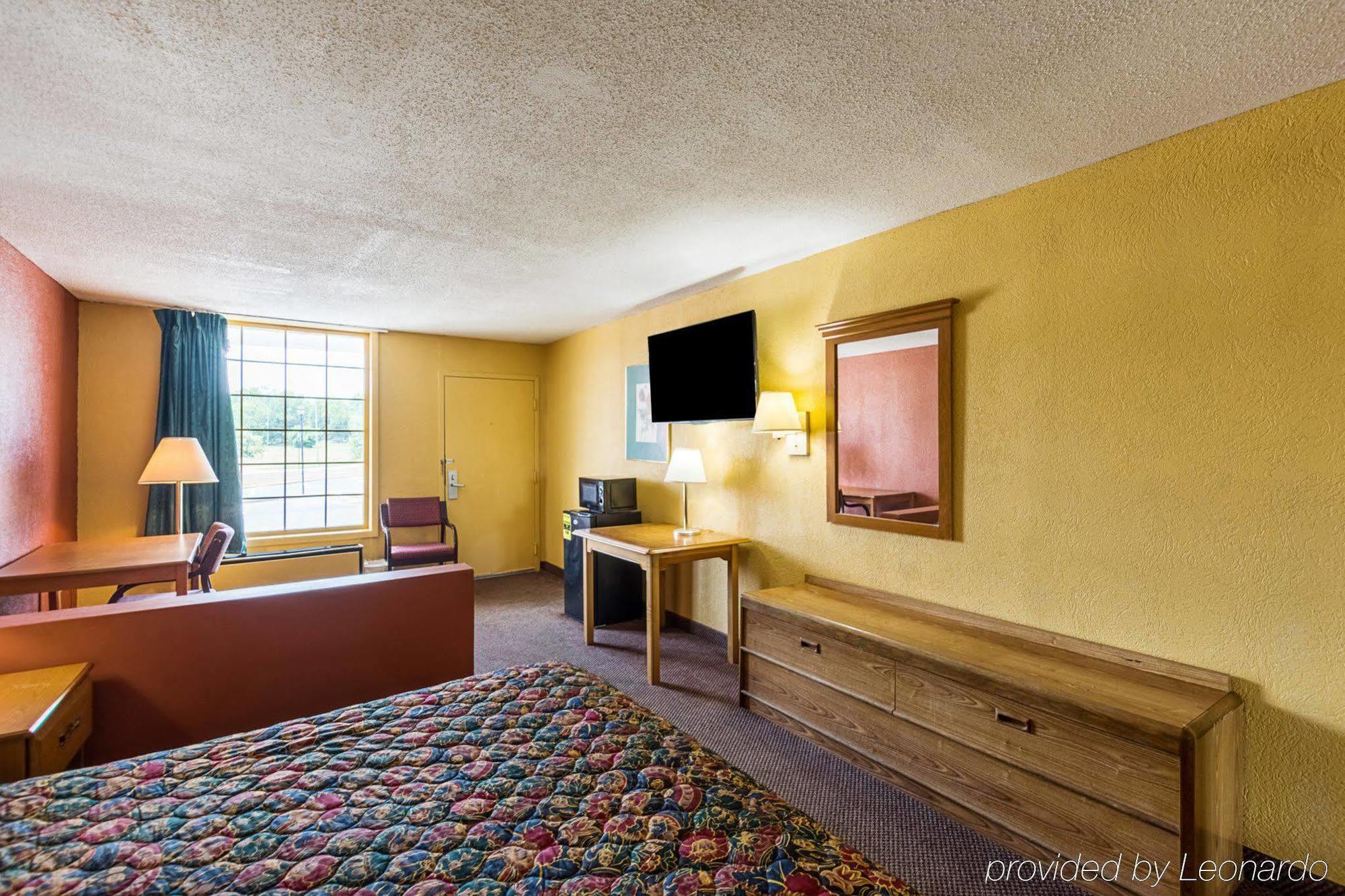 Econo Lodge Inn & Suites Orangeburg Exterior photo